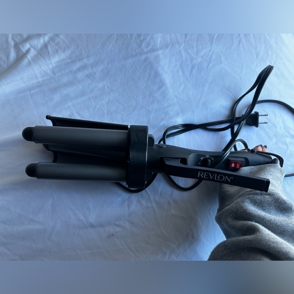 Revlon hair crimper - Picture 2 of 2